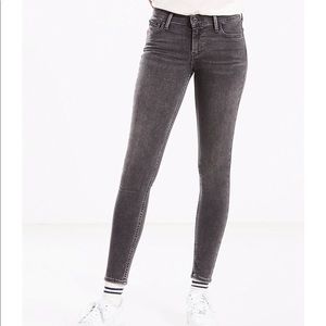 Levi’s 710 Super Skinny EUC